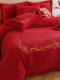 Neues vierteiliges Set aus Milchsamt im chinesischen Stil für Hochzeiten, großes rotes Doppel-Glücksstickerei-Hochzeitsbettbezug, Korallensamtblätter, Winterbettwäsche