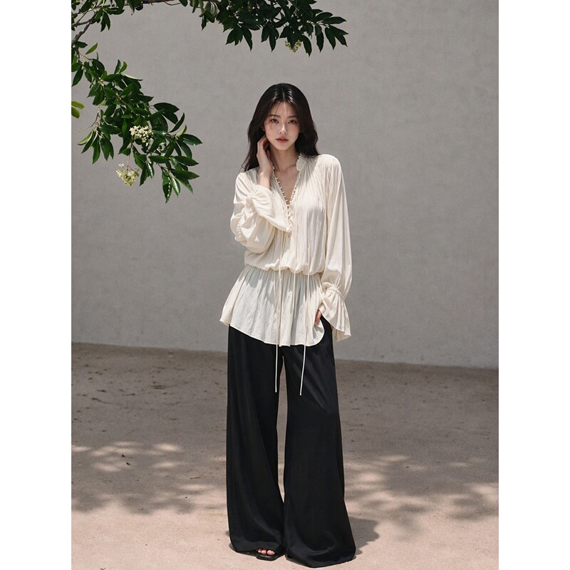 New Chinese-Style Ruffled V-Neck Shirt with Drawstring Waist, Bell Sleeves, Loose and Lazy Style, Elegant and Drapey Top for Commuting