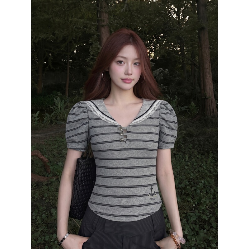 Gray and Black Striped Puff Sleeve Top with Lace Sailor Collar, Three-Button Anchor Embroidery, Slim Fit, Waist-Cinching Short-Sleeve T-Shirt Gray and Black Striped Puff Sleeve Top with Lace Sailor Collar, Three-Button Anchor Embroidery, Slim Fit, Waist-Cinching Short-Sleeve T-Shirt