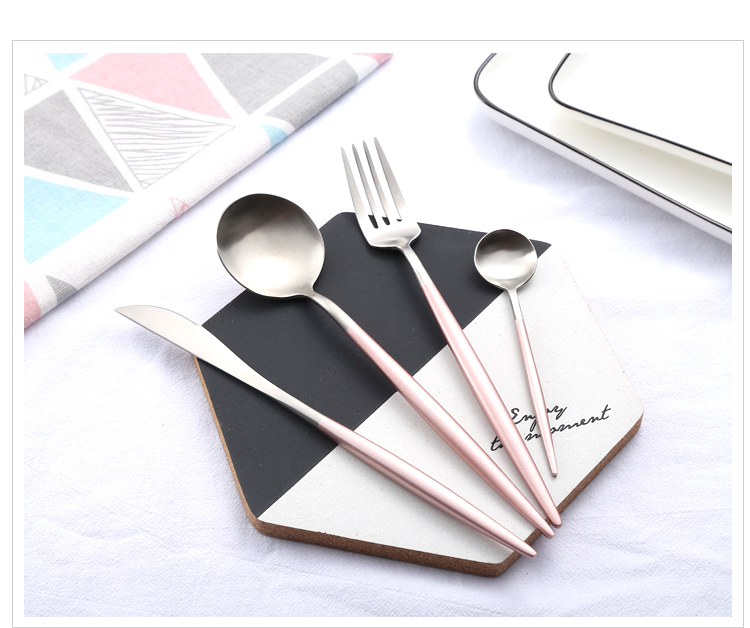 Bộ dao nĩa bằng thép không gỉ 304 ba miếng bít tết kiểu phương Tây bít tết bằng vàng và bộ nĩa dĩa sứ