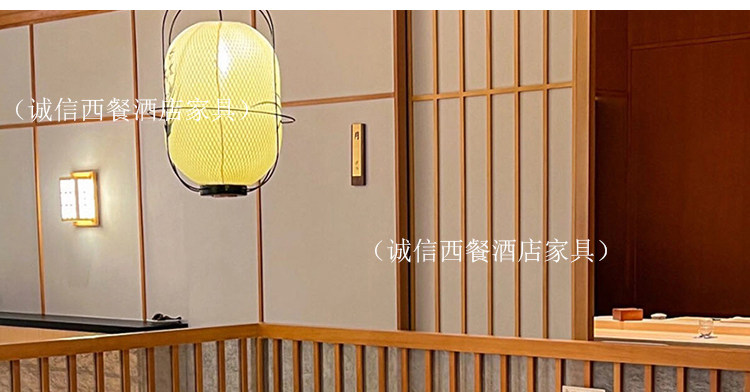 Стол и стул суши перед доской_02.jpg