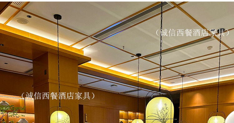 Стол и стул суши перед доской_05.jpg