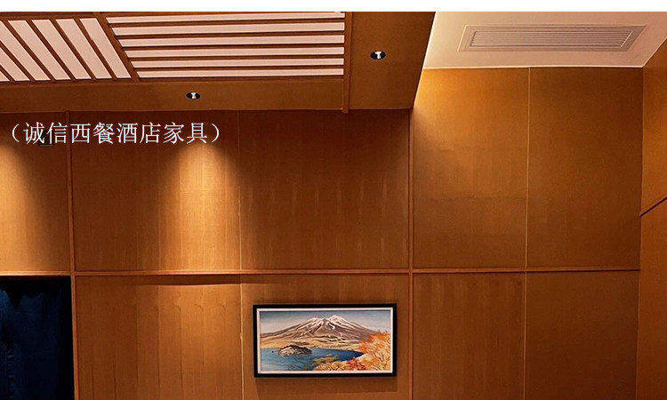 Стол и стул суши перед доской_11.jpg