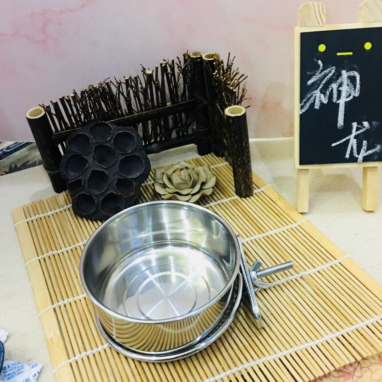 Squirrel food bowl Small food bowl Devil Snow food bowl is easy to clean and not easy to bacterial residue