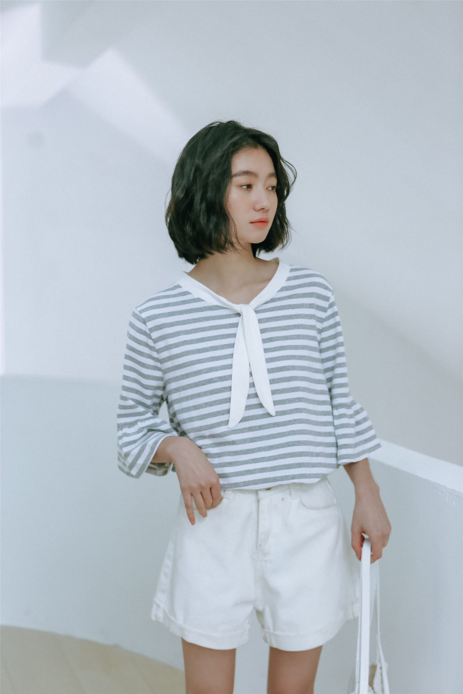 VK旗艦店 韓系新款條紋撞色領帶短袖上衣