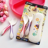 Ричелл, ребенок, ребенок страдает, с обложками, тренирующими разные свиковые ложки, дети едят разные посуды