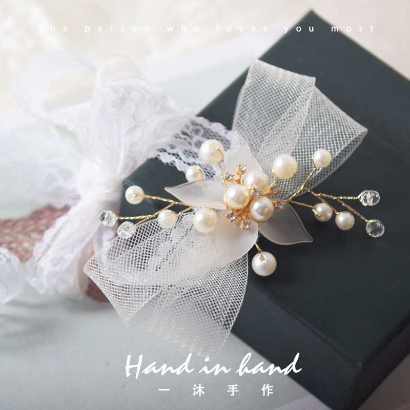 Korean-style Xiaoxing bride wristband flower wedding bridaughter sister group white star flowers