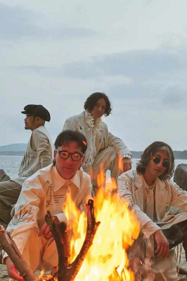 旅行团乐队《爱上这样的疯 …