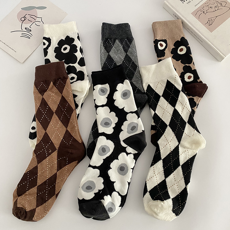 Japanese Retro Diamond-Patterned Mid-Calf Socks for Women, Versatile ins Trendy Floral Long Socks, Autumn and Winter Warm Internet Celebrity Long Socks