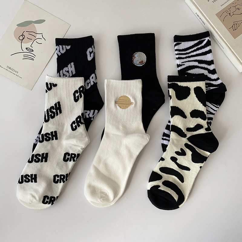 Black and White Planet Letter Mid-Calf Socks Korean ins Trendy Unisex High-Top Street Skateboard Sports Personality Long Socks Autumn