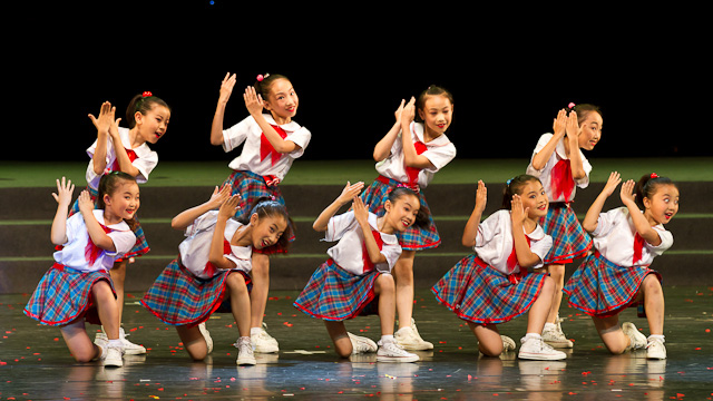 Campus morning children's plaid dress dance performance I'm a red scarf first grader chorus performance costume