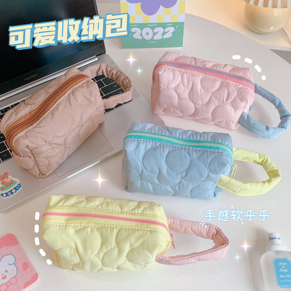 Cosmetic bag female portable cute large-capacity ins high-end niche 2021 new toiletry storage bag box