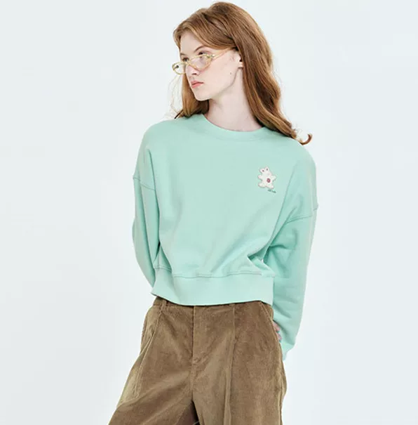 Демисезонная одежда с зайчиком дизайна? пояснение: исходная фраза: "Design demi-season rabbit with a round collar, sweatshirt, South Korea". Стиль: вероятно