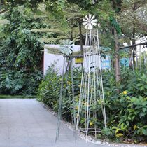 American and European style old Wrought iron windmill climbing rattan bracket Clematis plant climbing flower frame Villa garden courtyard decoration