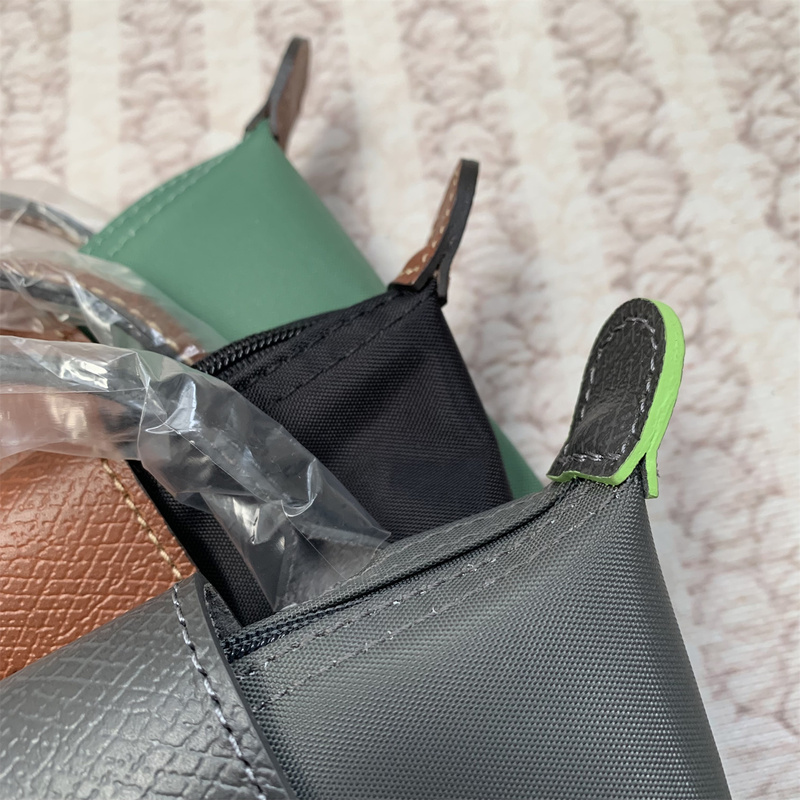 Channel Clearance Sale ~ Great Value for Money! First-Layer Cowhide Leather with Waterproof Nylon, Hand-Held Phone Bag, Mini Dumpling Bag