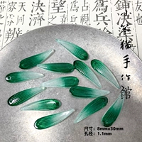 10 темно-зеленых длинных листьев бамбука с градиентом