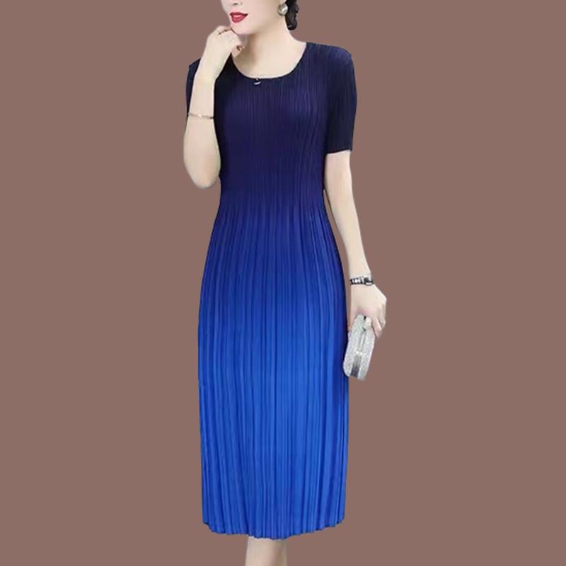 Miyake Pleated Skirt, Mid-Length, Simple Gradient Color, High-End Mother's Wear, Elegant, Age-Reducing, Slimming A-Line Dress