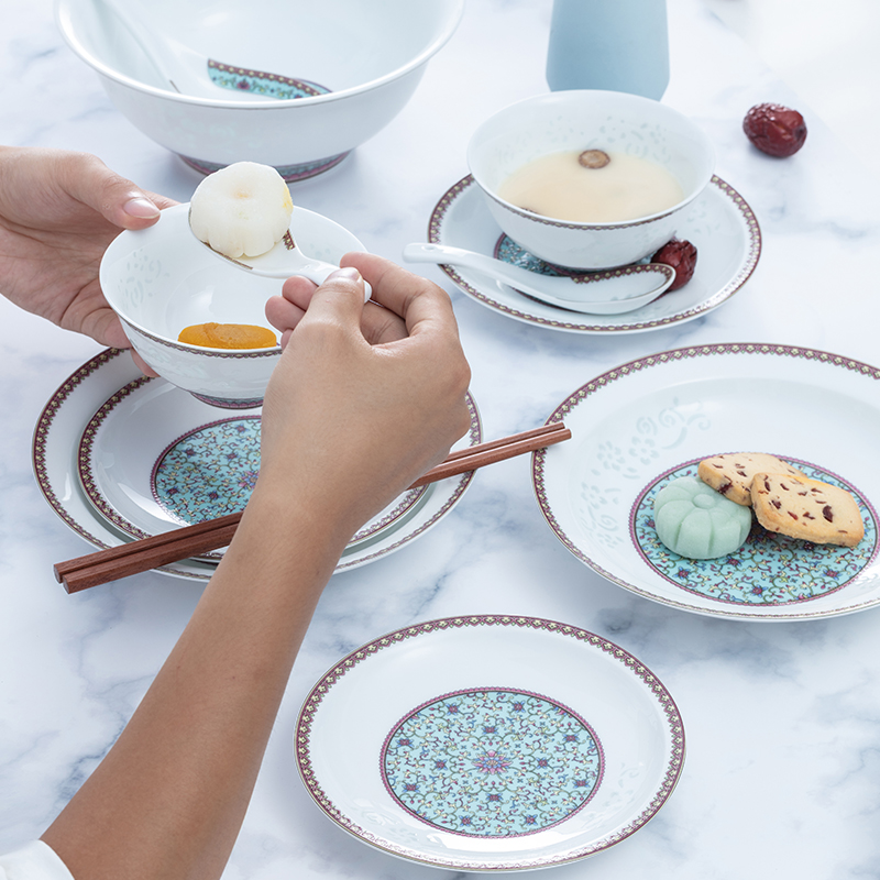 The dishes suit in The The qing dynasty royal with 28 head on colored enamel porcelain glaze and exquisite tableware suit grilled light bright green flowers