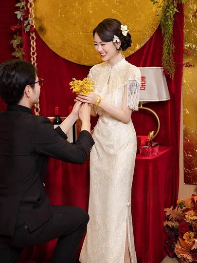 High-End-Champagnerfarbenes Verlobungs-Cheongsam-Abendkleid 2025, neues langärmeliges Toastkleid der Braut, um sich an der Tür zu bedanken