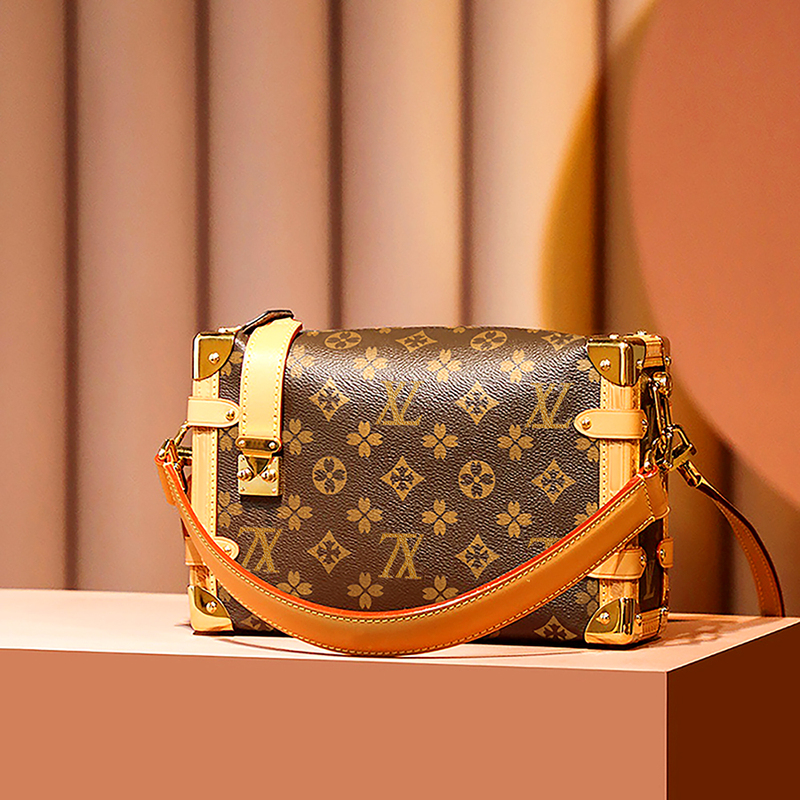 Hong Kong Genuine 2026 Vintage Leather Soft Box Bag for Women, New High-End Handbag and Crossbody Bag, Fashionable and Versatile Hong Kong Genuine 2026 Vintage Leather Soft Box Bag for Women, New High-End Handbag and Crossbody Bag, Fashionable and Versatile