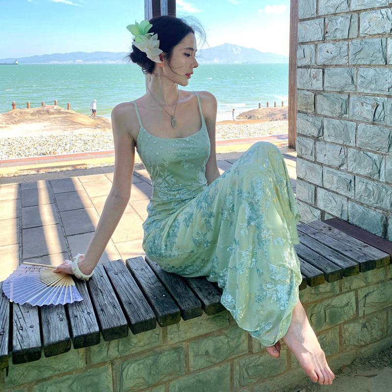 New Chinese-Style Heavy-Duty Green Spaghetti Strap Dress, Feminine Waist-Cinching Slim-Fit Bodycon Long Dress for Vacation or Birthday