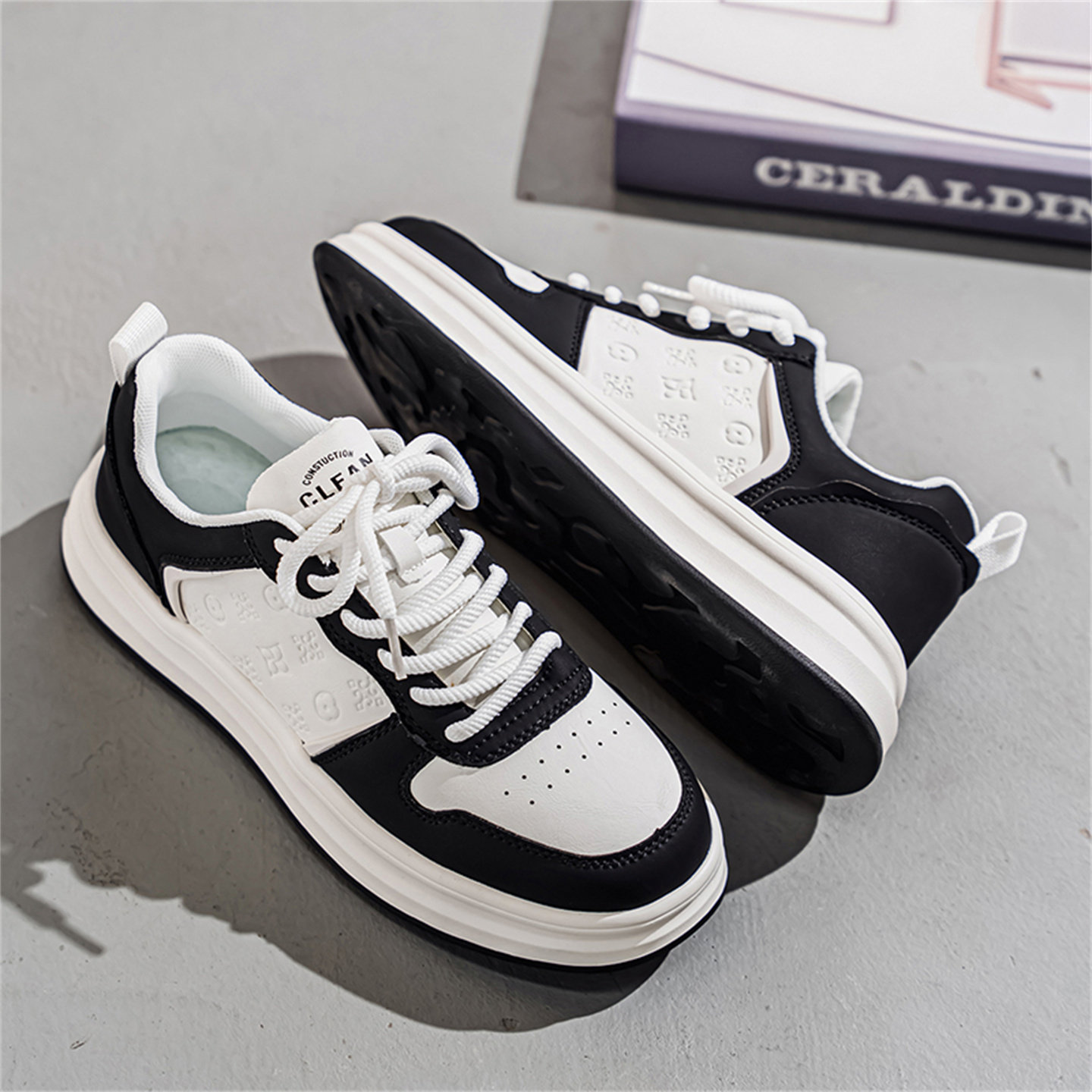 European Men's Shoes 2026 New Winter Versatile High-End Casual White Sneakers Men's Height-Increasing Sports Trendy Shoes