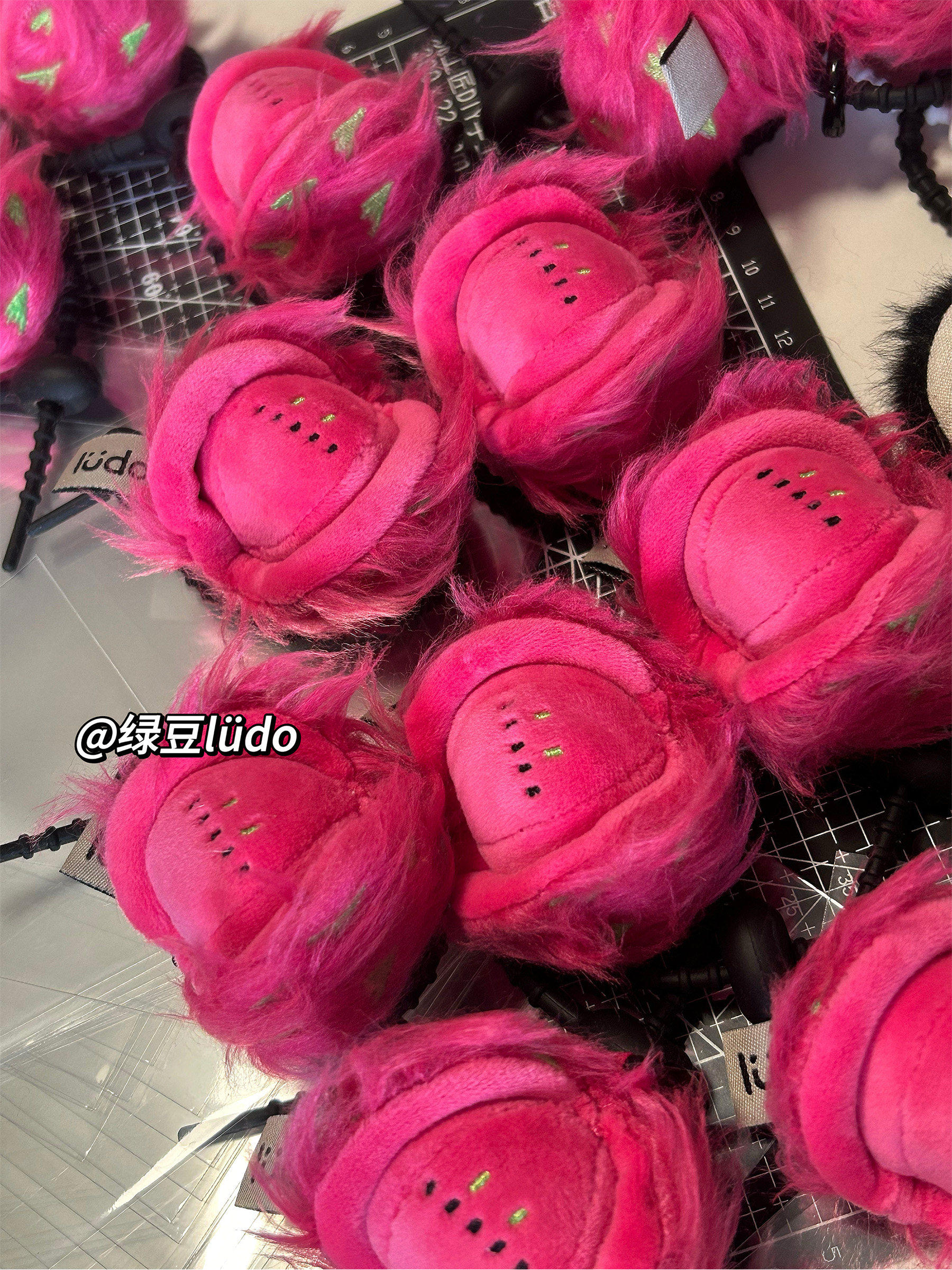 LUDO Bald Fruits White Dragon Fruit Plush Keychain detail image