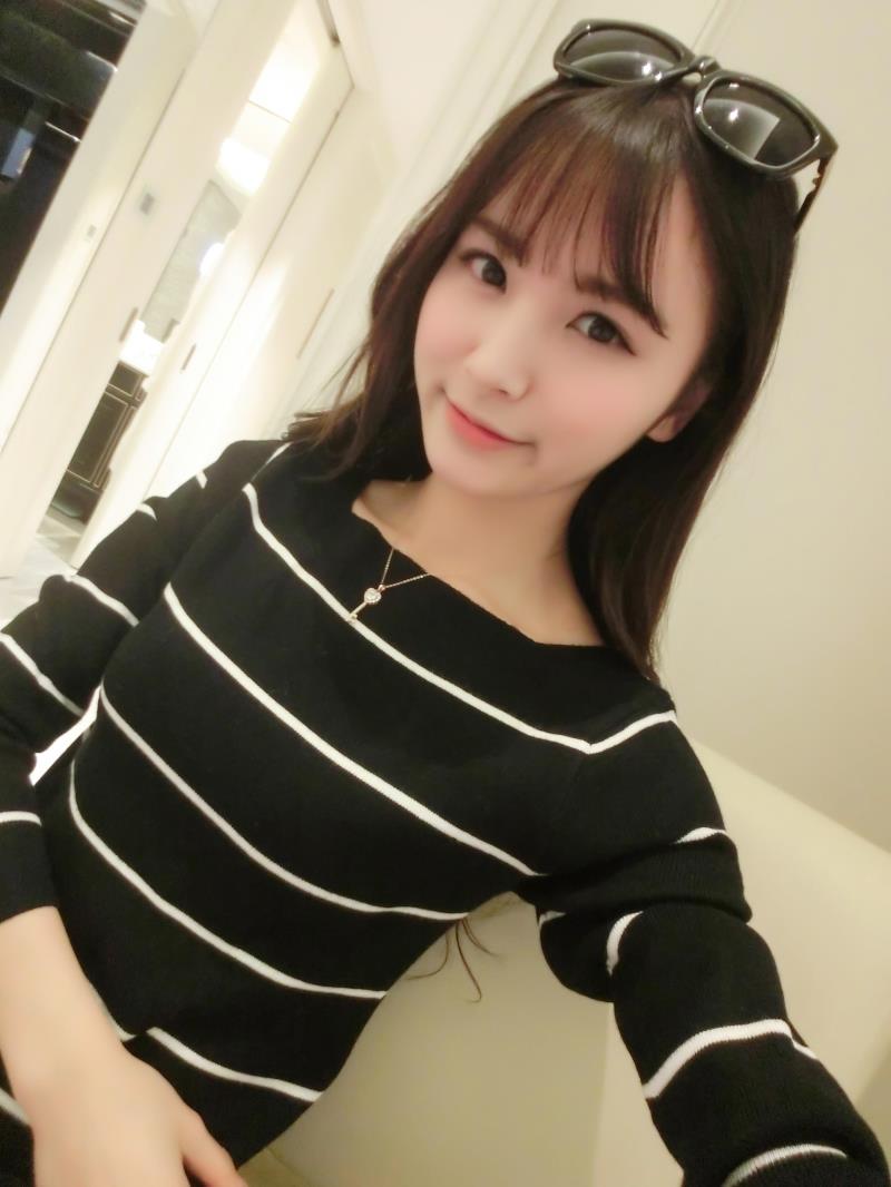 Mùa thu 2018 nữ mới mùa hè phiên bản Hàn Quốc của áo sơ mi cổ chữ hoang dã áo khoác một vai dài tay đan chạm đáy áo len nữ shopee