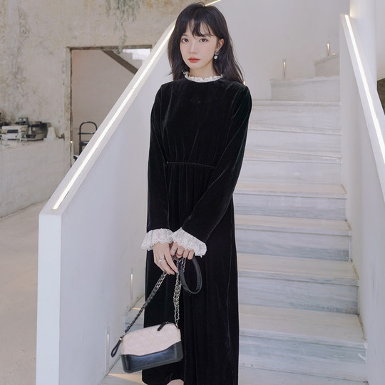 法式蕾丝拼接高腰显瘦金丝绒连衣裙女2024春季新款赫本风打底裙子
