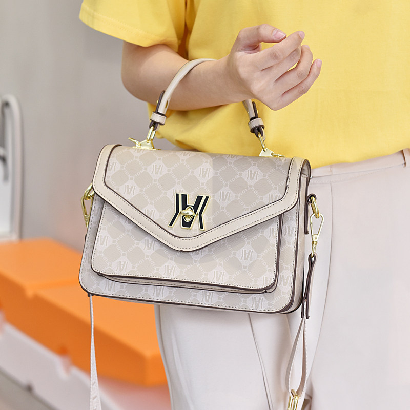 Autumn and Winter Crossbody Small Bag, Versatile High-Quality Handbag, 2024 New Fashion, This Year's Popular Underarm Shoulder Bag