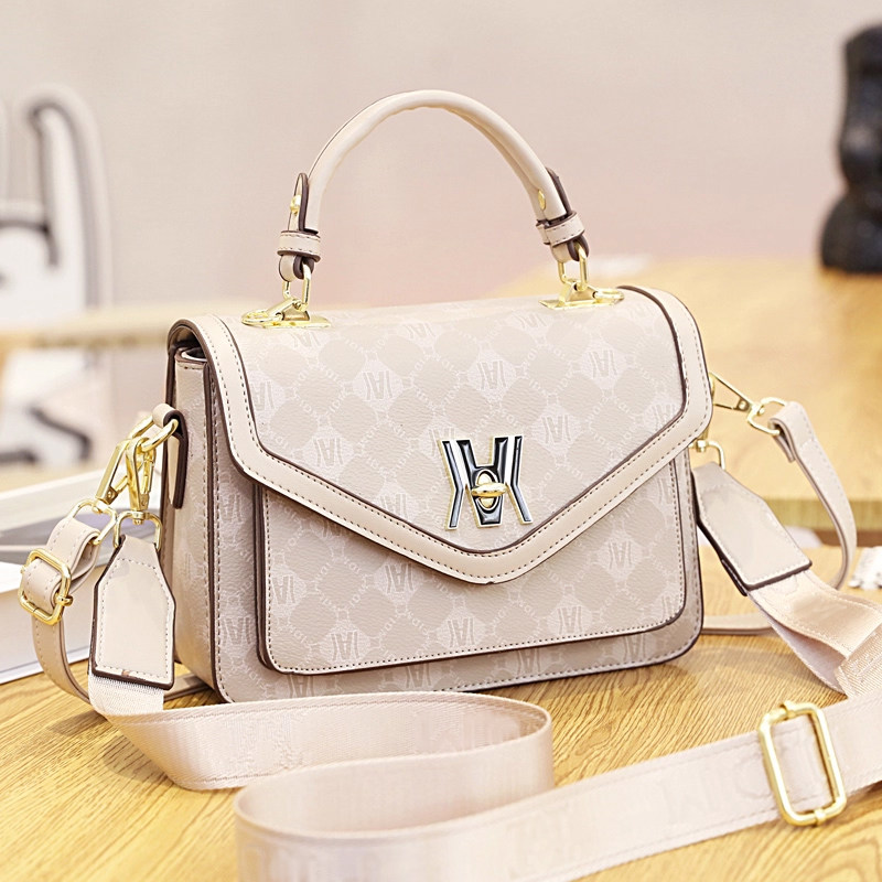 Autumn and Winter Crossbody Small Bag, Versatile High-Quality Handbag, 2024 New Fashion, This Year's Popular Underarm Shoulder Bag