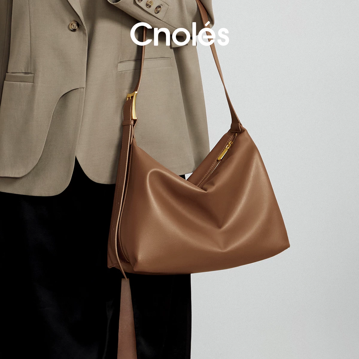 Capacious shoulder bag