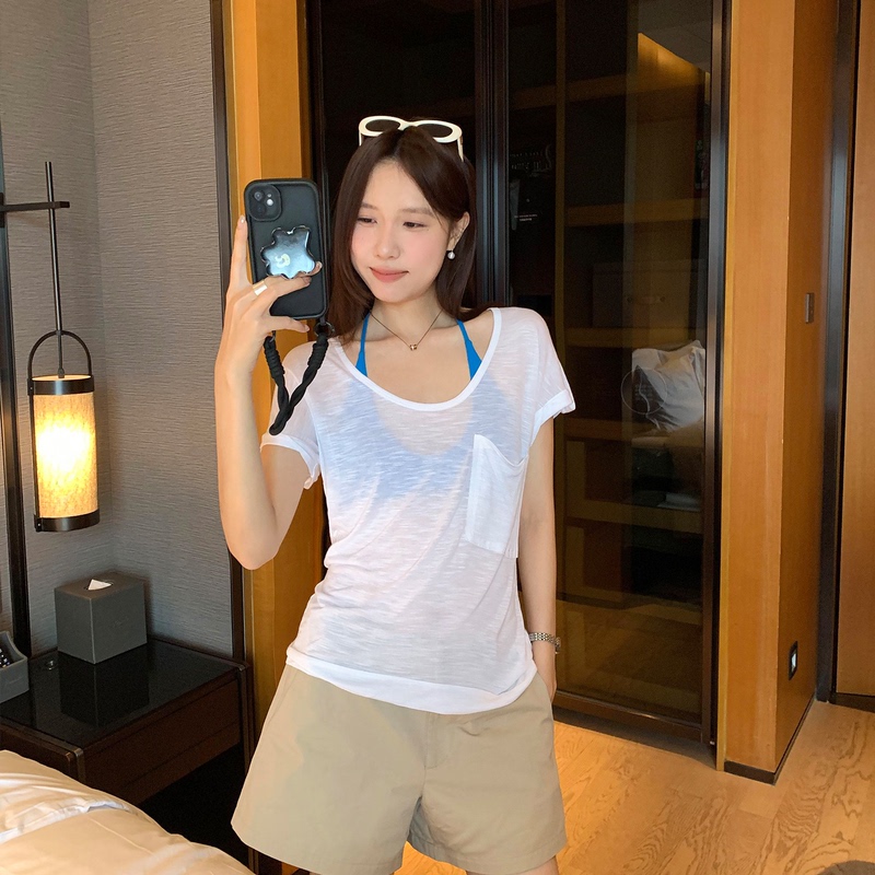 White Large-Neck Short-Sleeve T-Shirt for Women, Summer 2026 New Style, Thin and Slightly See-Through, Slim Fit, Flattering Short Top White Large-Neck Short-Sleeve T-Shirt for Women, Summer 2026 New Style, Thin and Slightly See-Through, Slim Fit, Flattering Short Top