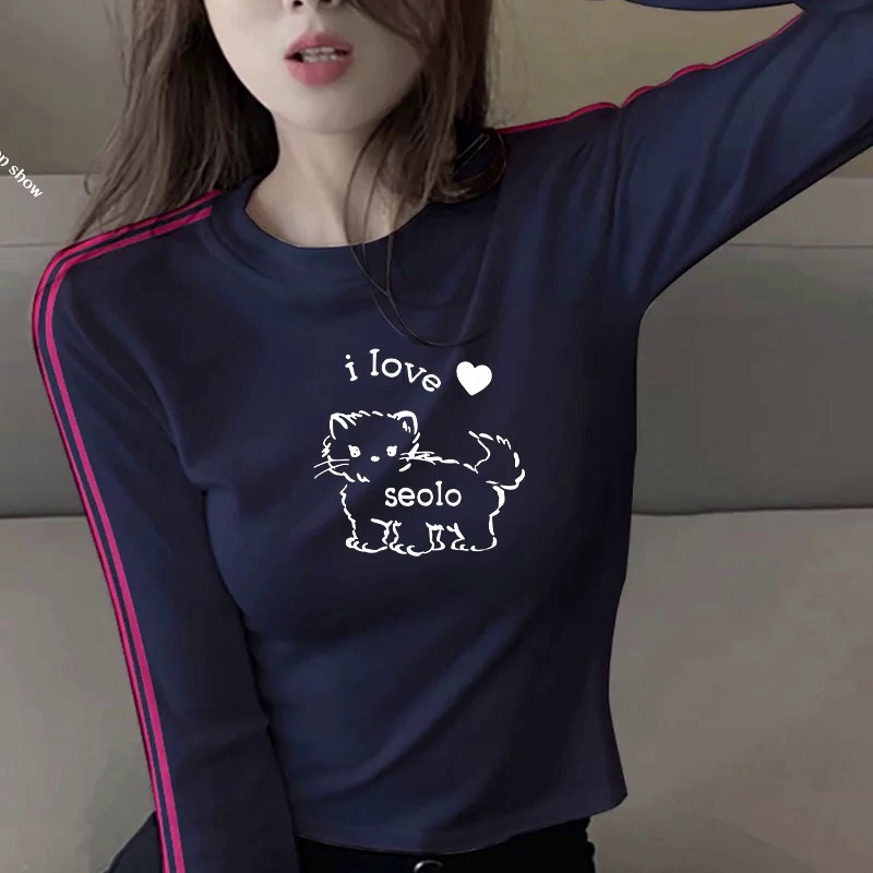 毛呢背带裙搭配藏青T恤太绝了！秋冬背景感拿捏