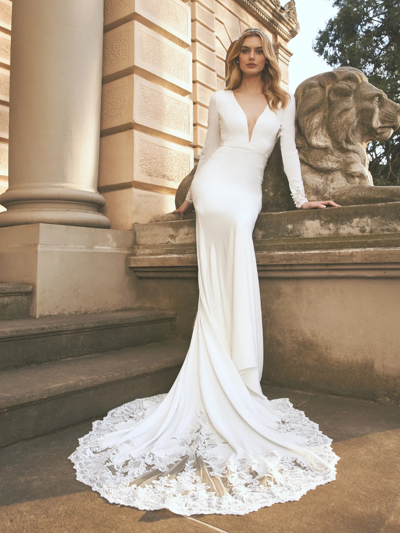 Wedding Dress Dress 2022 New V collar Long sleeves Advanced texture minimalist Temperament Bridal Satin Tail Light Yarn Outdoor