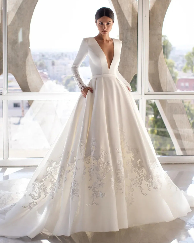 Zhu Suosuo Ni ni with the same satin wedding dress 2021 new V-neck bridal temperament simple French retro Hepburn style