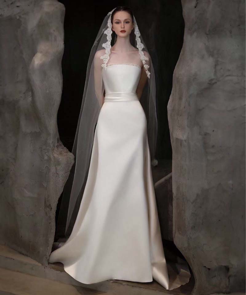 Satin wedding dress 2022 new small bride small trailing French light luxury simple Hepburn tube top slim