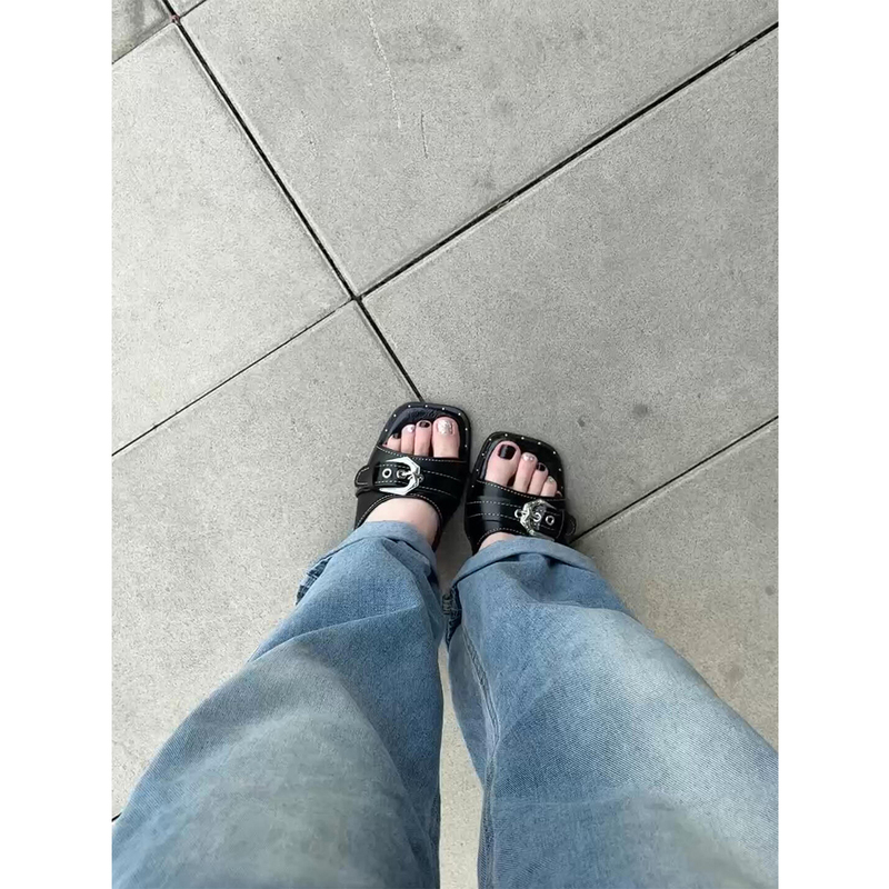 French Retro Style Height-Increasing Comfortable Flip-Flops for Women, Summer Outdoor Wear, Metal Buckle, Square Toe, Casual Versatile Sandals