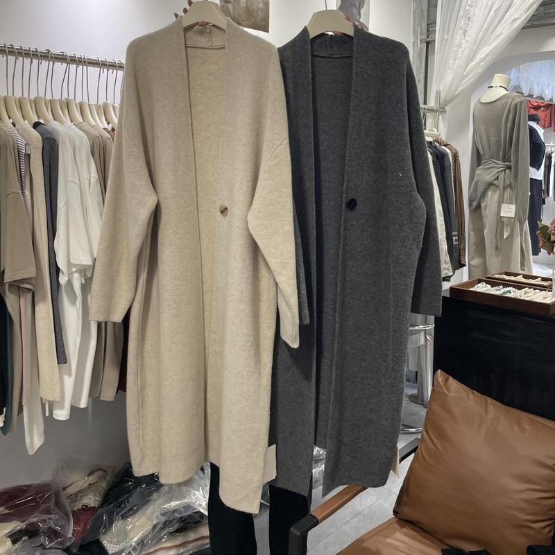 High-End, Lazy Style, One-Button V-Neck Mid-Length Sweater Coat, Autumn and Winter Knitted Cardigan, Slimming and Thickened Coat High-End, Lazy Style, One-Button V-Neck Mid-Length Sweater Coat, Autumn and Winter Knitted Cardigan, Slimming and Thickened Coat