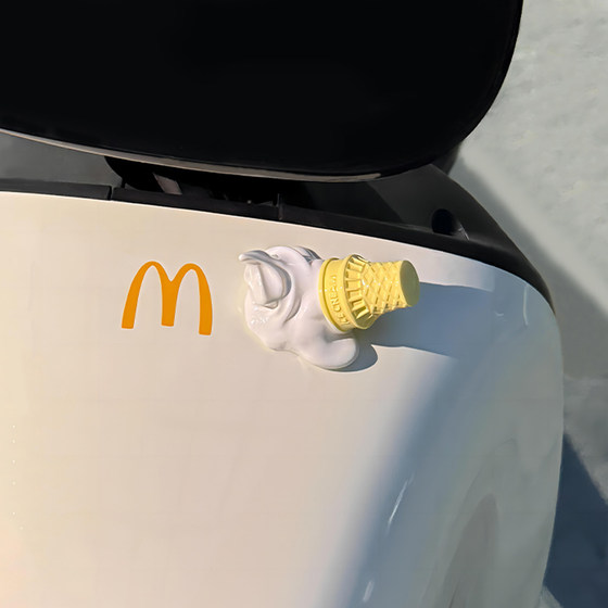 掉落的冰淇淋车载摆件电动车电瓶摩托车汽车外装饰贴纸小配饰挂件