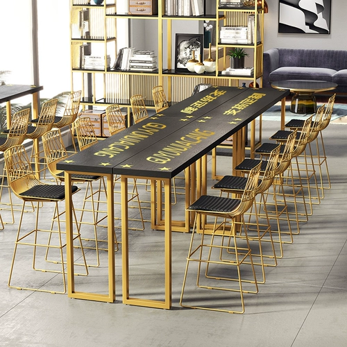 Nordic Light Luxury Iron Art Bar Bar Table и стул Дом современный минималистский водяной батончик Винной столик с высоким содержанием ноги и стул Комбинация