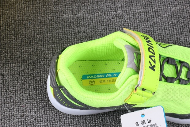 Mùa xuân và mùa hè Mô hình cha mẹ và con mới lưới giày thể thao thoáng khí Giày trẻ em Velcro giày chạy nhẹ nhẹ thoải mái giày thường - Giày dép trẻ em / Giầy trẻ giày thể thao trẻ em nữ