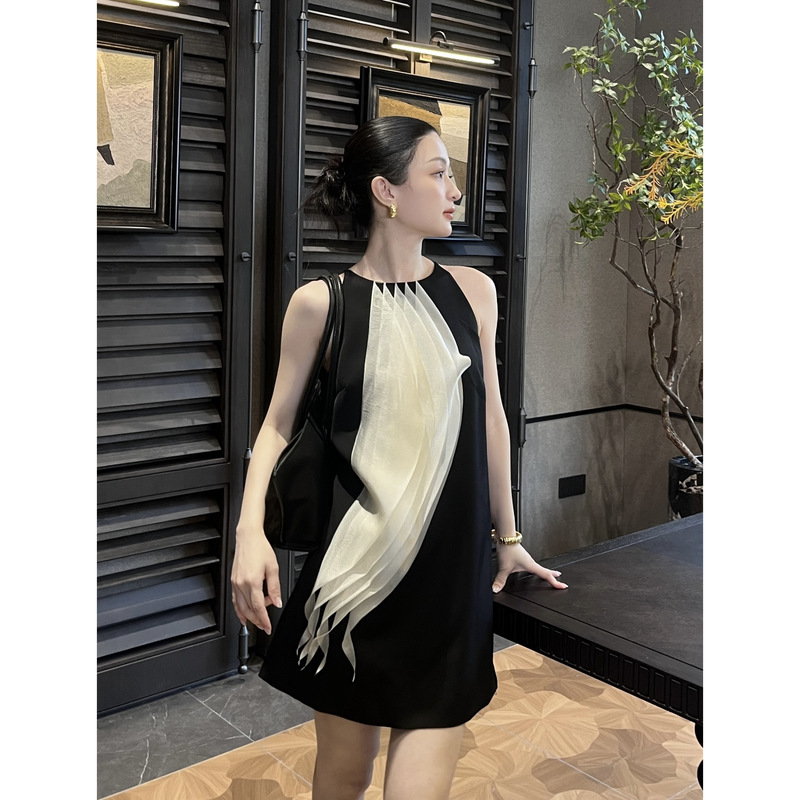 Hepburn-Style Sleeveless A-Line Dress for Women, Black with Layered Tulle, Slim Fit, Flattering Little Black Dress, Summer 2026