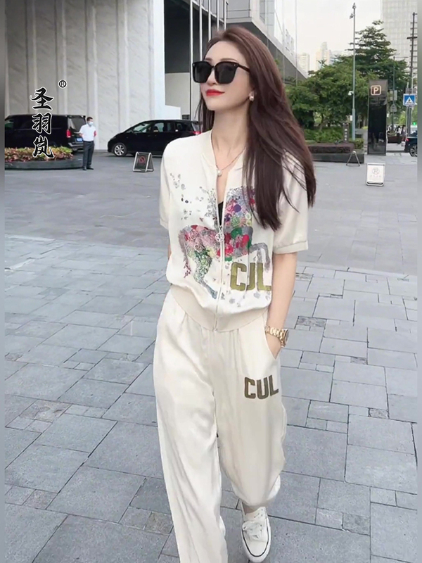 This Year's Trendy Casual Fashion Suits 2025 Women's Summer Stylish and Eye-Catching Design Ice Silk Tea-Style Complete Set This Year's Trendy Casual Fashion Suits 2025 Women's Summer Stylish and Eye-Catching Design Ice Silk Tea-Style Complete Set