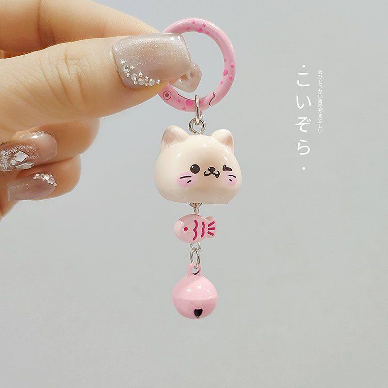 Popular cartoon Siamese cat bell keychain, couple charm, student backpack, girl's phone chain, best friend pendant.