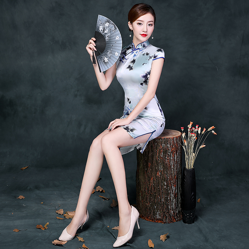 Short summer cheongsam, silk retro fitted dress, Chinese style Short summer cheongsam, silk retro fitted dress, Chinese style