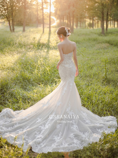 法式复古抹胸主婚纱2025新款新娘一字肩鱼尾蕾丝长拖尾轻婚纱森系