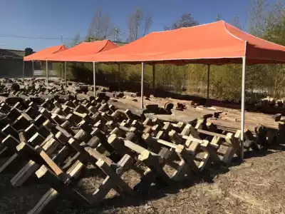 Yunnan Lijiang Pangu Wagangzhai old wood trough pig rack multi-meat garden design wooden tripod flower pot flower pot