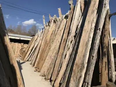 Yunnan Lijiang old wood weathered grain square material cylindrical material weathered wood bar coffee shop Tea Room retro decoration