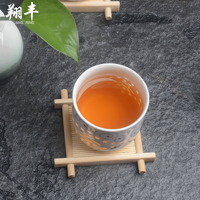 Xiang feng and exquisite tea sets suit of blue and white porcelain honeycomb hollow ceramic kung fu tea teapot teacup tea sea capacity